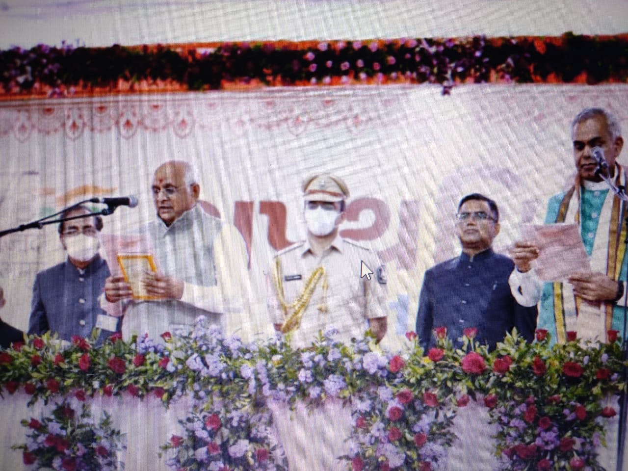 भूपेंद्र पटेल ने गुजरात के 17वें मुख्यमंत्री पद की शपथ ली